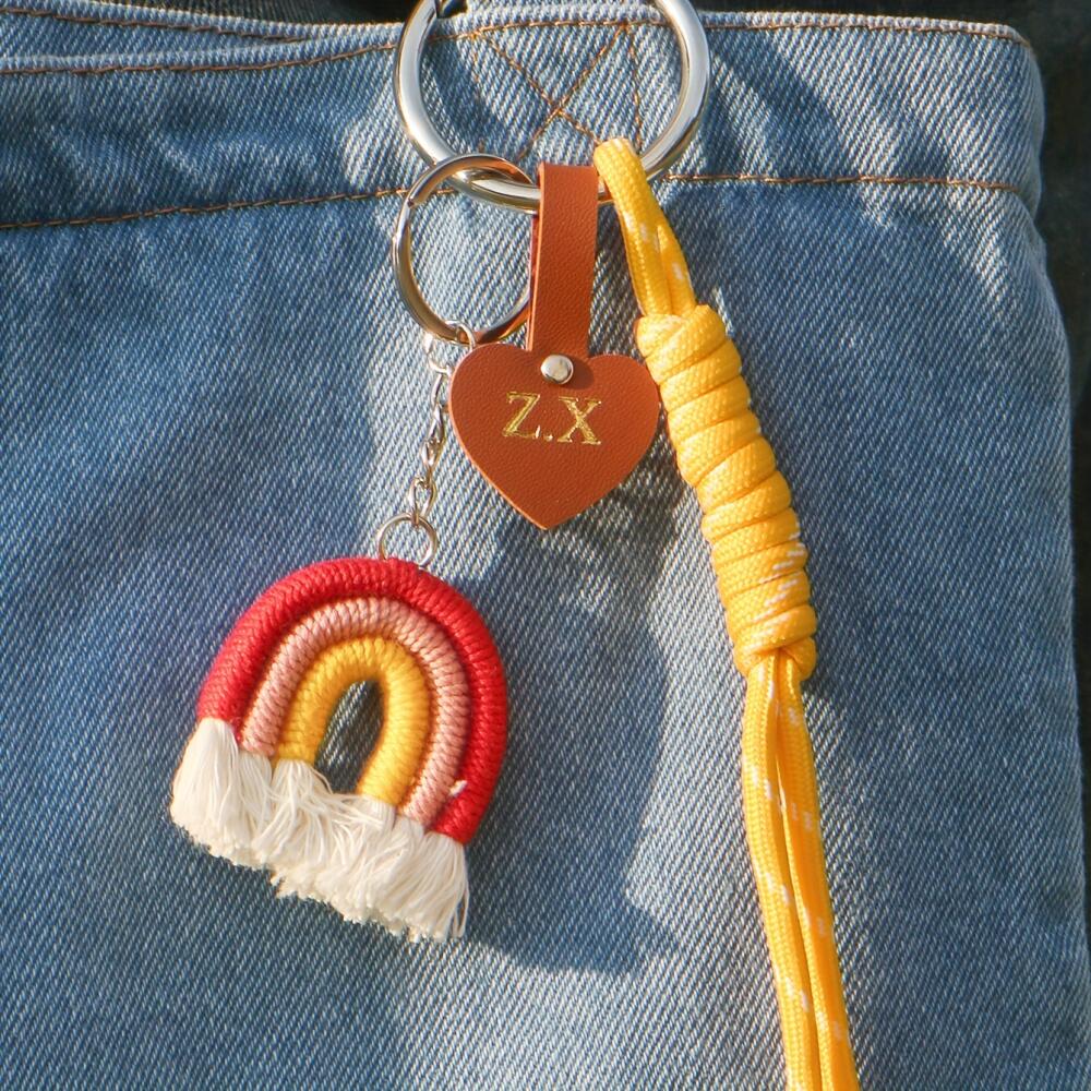 Персонализированный кожаный бр – обзор и цена Monogram Keychain Leather