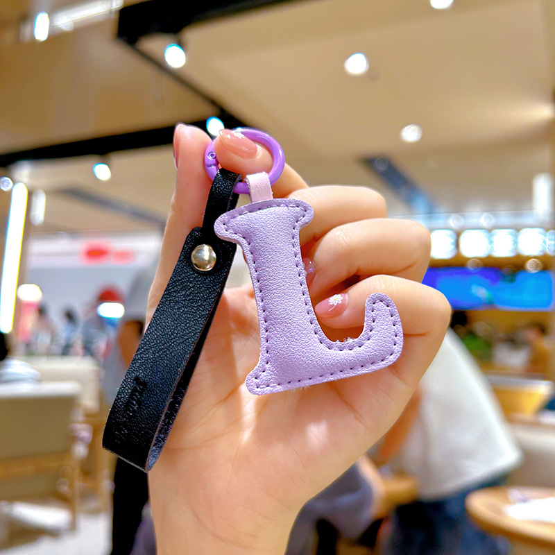 Креативные брелки из искусстве – обзор и цена Monogram Keychain Leather