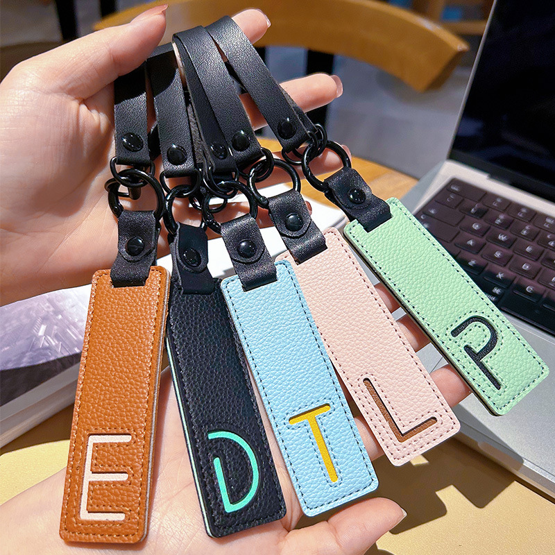 Классический брелок из искусст – обзор и цена Monogram Keychain Leather