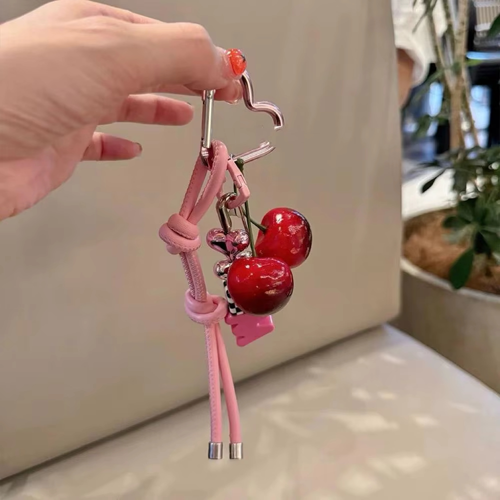 Y2k милый вишневый алфавит из  – обзор и цена Monogram Keychain Leather