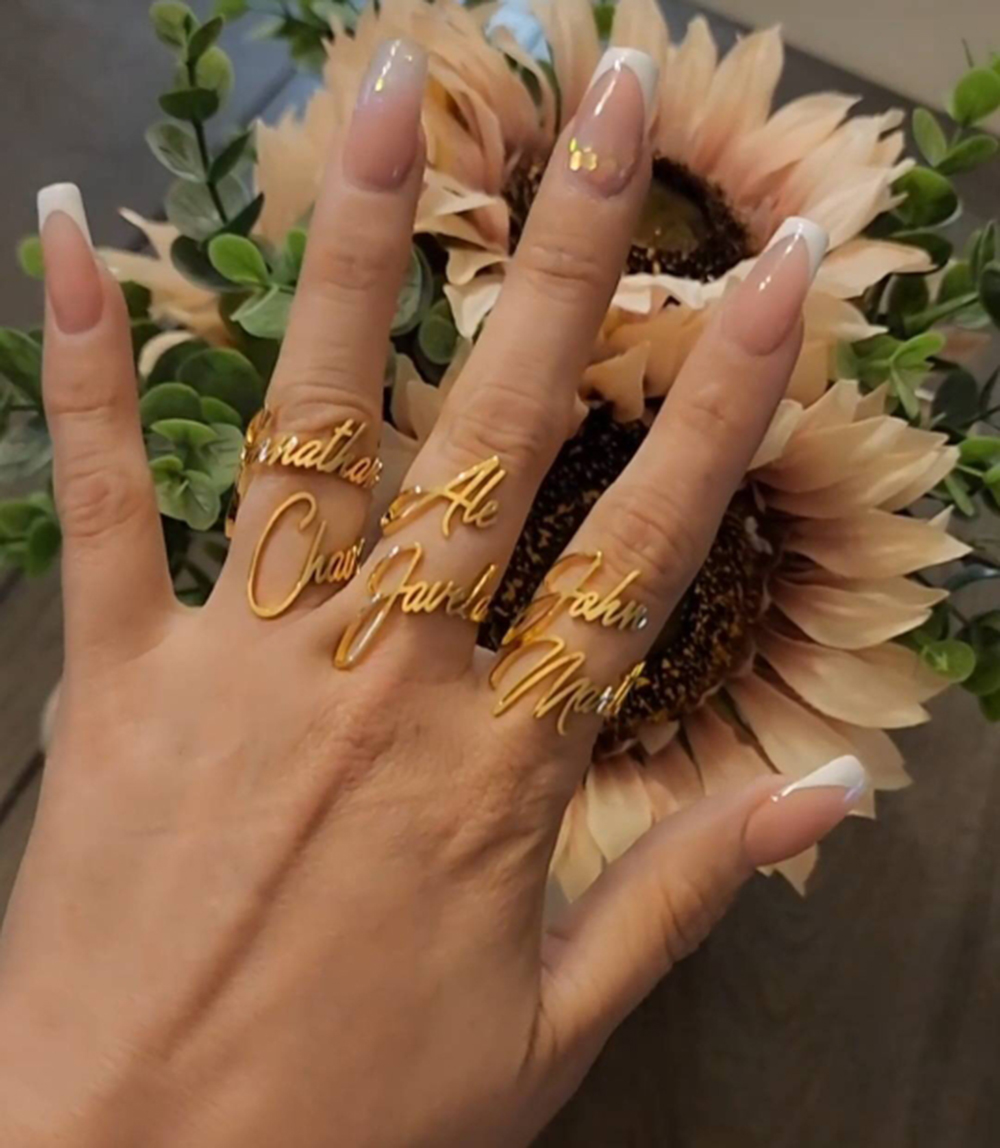 Индивидуальное кольцо с именем – обзор и цена Initial Ring Custom